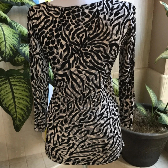Chico’s black, gray, cream animal print V-neck top - Picture 5 of 7